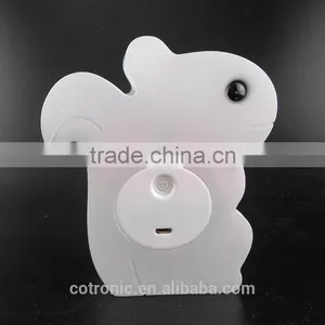 Squirrel Shape Room Thermometer Temperature Displayer LED Color Changing Night Light Lamp for Babies Kids Children thumbnail-5