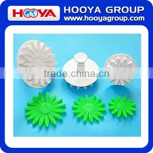 3 Pcs Veined Sunflower Daisy and Gerbera Flower Cake Decorating Tools Flower Plunger Fondant Cutters Embosser Paste Tool Kit thumbnail-3