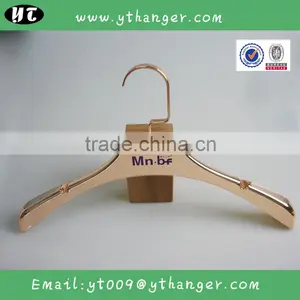 HA7049 Notched Rode Gold Plated Antislip Plastic Coat Hanger for Clothes Supplier's Choice thumbnail-1
