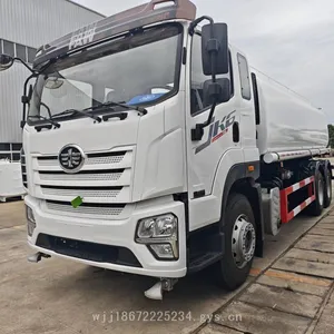 Jiefang 6*4 Rear Dual-axle Export-type 22-cubic-meter Sprinkler Truck, All-round Performer for Sprinkling, Dust Suppression, Flower Watering and Water Supply thumbnail-1