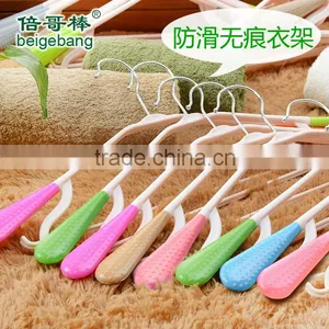 Plastic Cloth Hanger thumbnail-1