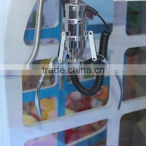 Funshare 2015 Catching Toy Game Machine Deluxe Toy Crane Game Machine Chiildren Game Machine For Amusement Park thumbnail-6