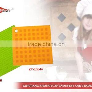High Heat Resistant Multipurpose Square Shaped Silicone Mat, Kitchen Pad thumbnail-1