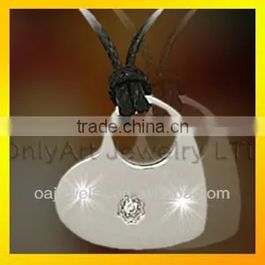 Shiny Polished Like Mirror Heard Shape With Shiny cz Inlaid Titanium or Stainless Steel Pendant thumbnail-1