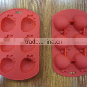 Lovely Strawberry Shaped Silicone Ice Cube Mould thumbnail-1