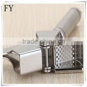 High Grade Factory Direct Sale Manual Garlic Press and Peeler thumbnail-3