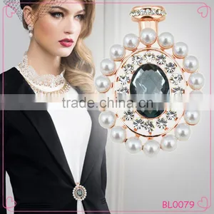 Women Luxury Rhinestone Brooch Wholesale Fashion Elegant Pearl Brooches thumbnail-1