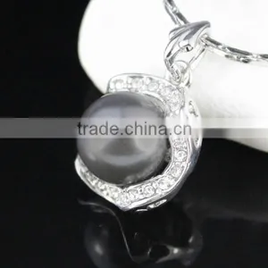 White Gold Austrian Crystal Imitation Pearl Necklace thumbnail-5