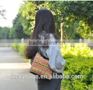 China Embroidery Tote Bag Fashion Women Leather Shoulder Bag thumbnail-3