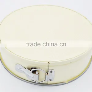 Colorful Round Springform Pan With Two Bottoms thumbnail-3