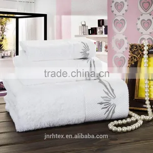 Custom Embroider Cotton Highly Absorbent Soft Hotel Towel Set thumbnail-3