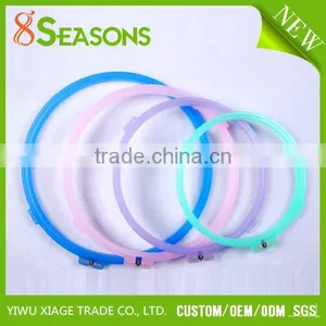 Cheap Wholesale Colorful Plastic Cycle Cross Stitch Embroidery Hoops And Frames thumbnail-3