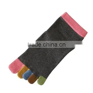 Custom OEM Design Bright Colored Yoga Pilates Toe Socks for Girl Winter Christmas Warm Cotton Toe Socks thumbnail-5