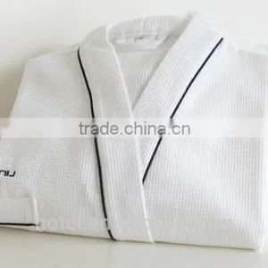 Cotton White Waffle Bathrobe With Embroidered Logo for 5 Star Hotel thumbnail-2