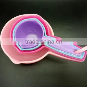 Colorful Set of 4 Plastic Measuring Cups and Spoons thumbnail-2