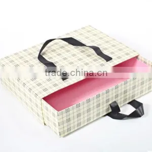 Wholesale Paper Handbag Shaped Gift Packaging Drawer Box Manufacture in P1854-1 thumbnail-1
