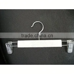 Plastic Hangers With Shoulder Pads thumbnail-5