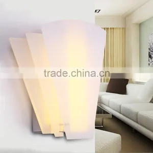 AC 230V Acrylic LED Wall Lamps 12W Small Iron LED Wall Light thumbnail-1