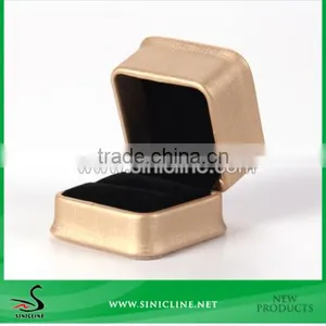 Sinicline High Quality Silver Leather Ring Box thumbnail-1