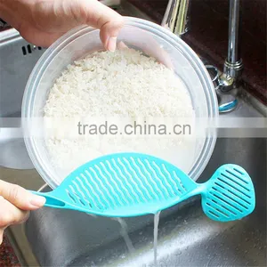 Multifunctional Kitchen Rice Washing Long Handle Colorful Plastic Mini Spoon thumbnail-1