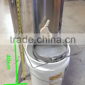 New Style Adjustable 4 Frames Manual Honey Extractor thumbnail-3