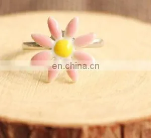 High Quality Hot Sale Daisy Rings Bridal Ceramics Engagement Ring for Women Jewelry Gift thumbnail-4