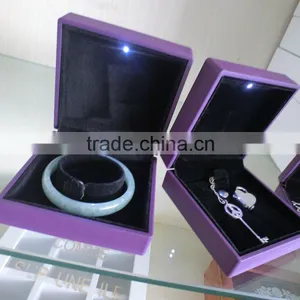 Luxury Varnished Bracelet Box Bangle Box Wedding Gift Set With LED Jewelry Wooden Box thumbnail-2