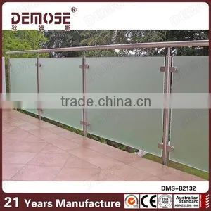 Glass Railing and Step With SS304 Beam for Spiral Staircase thumbnail-1