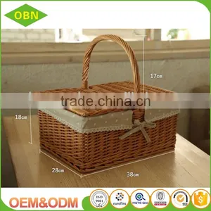 Custom China Hand Woven Eco-friendly Material Cheap Handle Empty Wicker Picnic Baskets With Lid thumbnail-4
