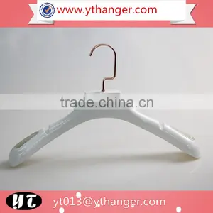 CY-647 New Premium Luxury Plastic Cloth Hanger White Plastic Hanger With Notch Supplier's Choice thumbnail-1