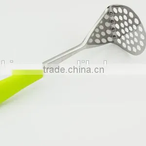 2016 Hot Sale Kitchen Utnesil Stainless Steel Potato Masher With Plastic Long Handle thumbnail-2