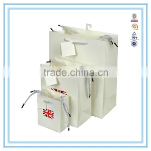China Custom White Cardboard Paper Bag Shopping Paper Bag Paper Gift Bag With Handles thumbnail-5