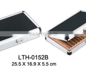 Portable Cigar Humidor Set thumbnail-2