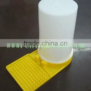 Plastic Entrance Bee Feeder thumbnail-1