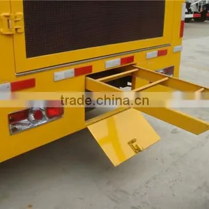 Euro 4 Dongfeng Side 6.8m2 Digital Advertising Screens Trucks thumbnail-3