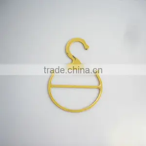 LM381 Plastic Scarf Hangers thumbnail-1