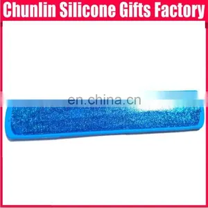 Fashionable Silicone Slap Bracelet With Golden Powder thumbnail-4