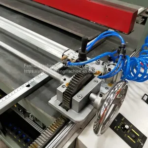 Reciprocating Gusset Saw Honeycomb Panel Gusset Sawing Machine thumbnail-1