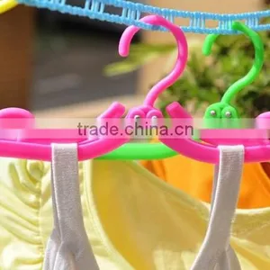 New Non Slip Hanger Portable Travel Plastic Shirt Clothing Holder Folding thumbnail-6