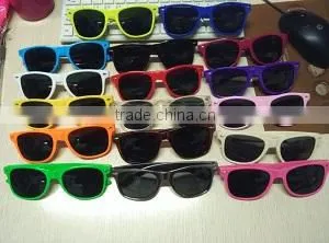 Factory Hot Selling Plastic Sunglasses thumbnail-1