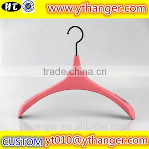 YY0442 Pink Rubber Coated Hanger for Women Clothes Rubber Paint Plastic Hanger thumbnail-3