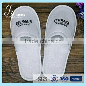 White Hotel Indoor Slippers Embroideried Customized Logo Hotel Slippers thumbnail-1