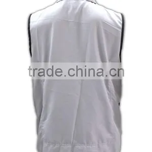 China Manufactory High Quality Light Color Tailored Unique Pocket Work Vest thumbnail-4