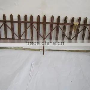 Retractable Willow Fencing for Garden thumbnail-1