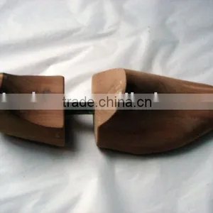 Cedar Shoe Tree thumbnail-1