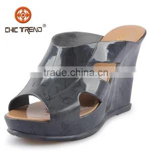 2016 Fashion Women Plastic Shoes From China Ladies Sweet Style Jelly PVC Hight Wedge Slipper Waterproof Wedge Jelly Sandal thumbnail-1