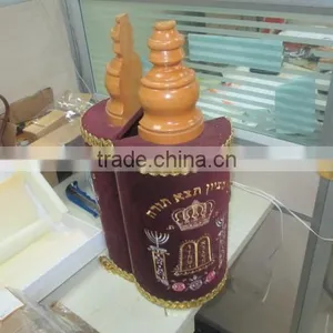 Unique Shape Creative Design Wooden Wine Box With Flannelette Covered thumbnail-5