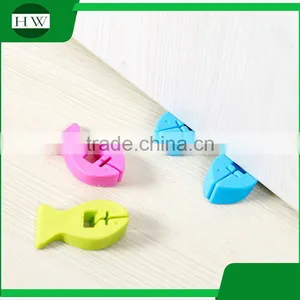 Kitchen Accessories Multipurpose Anti Slip Silicone Cartoon Fish Tableware Colander Soup Spoon Clip Rack Holder thumbnail-5