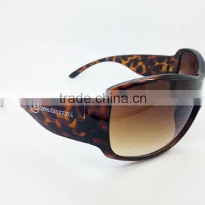Fashion Sunglasses Custom Logo Sunglasses Plastic Sunglasses Supplier's Choice thumbnail-3