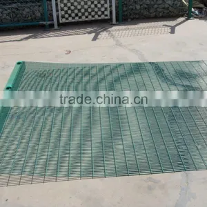 2m Height Russia Stadium Powder Coated Coated Welded v Rigid Fence thumbnail-5